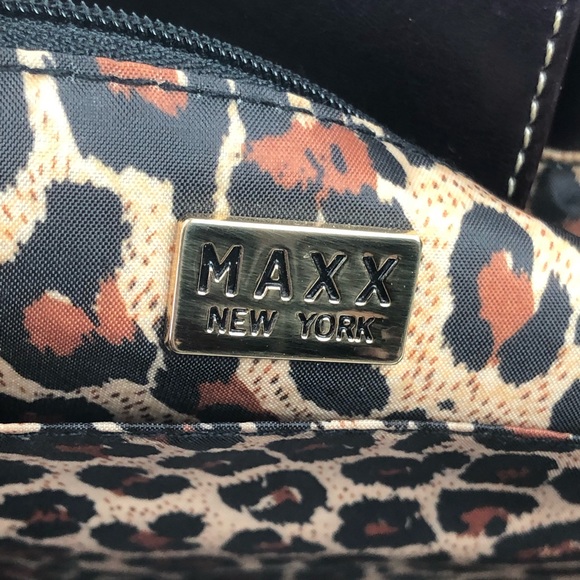 Maxx New York Beige Woven Brown Shoulder Tote - Picture 8 of 8